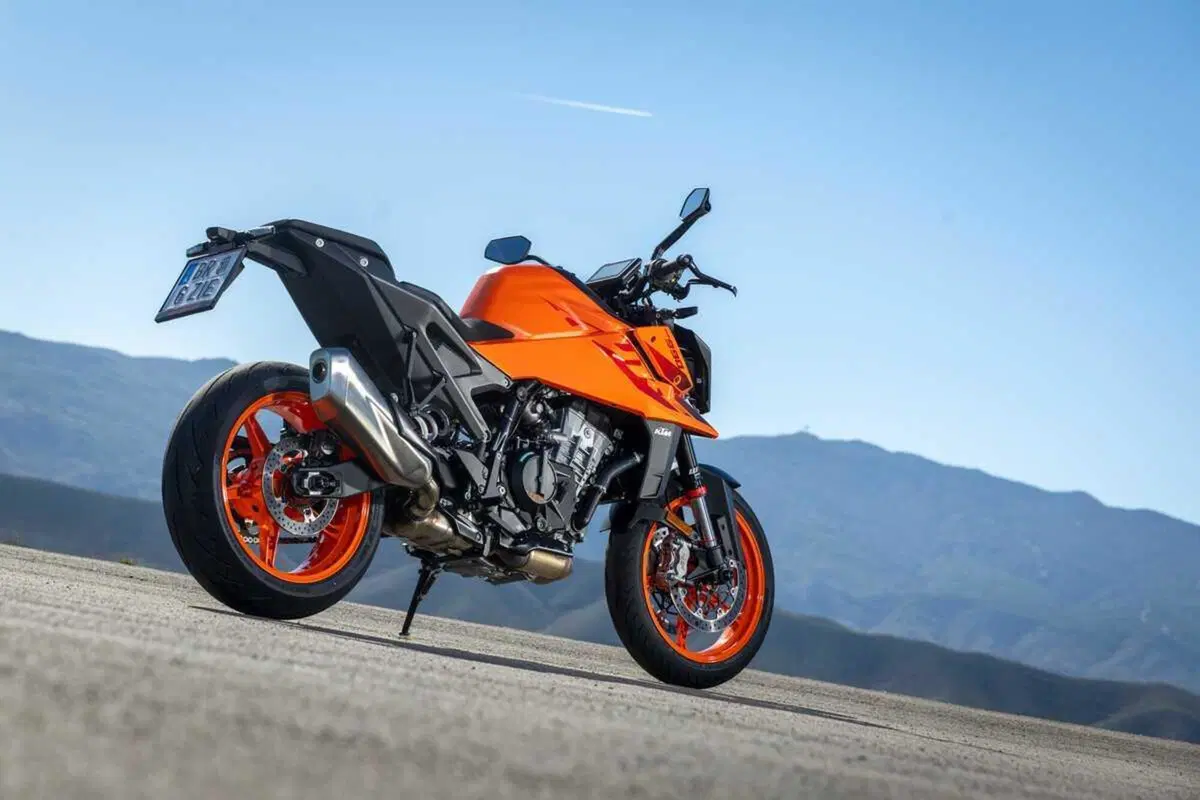 KTM DUKE 990 e DUKE 1390: THE BEAST : The Sniper and The Beast (9)