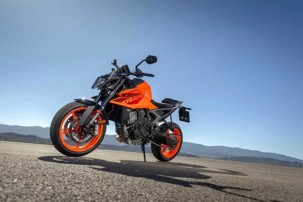 KTM DUKE 990 e SUPER DUKE 1390 R: THE BEAST : The Sniper and The Beast (4)