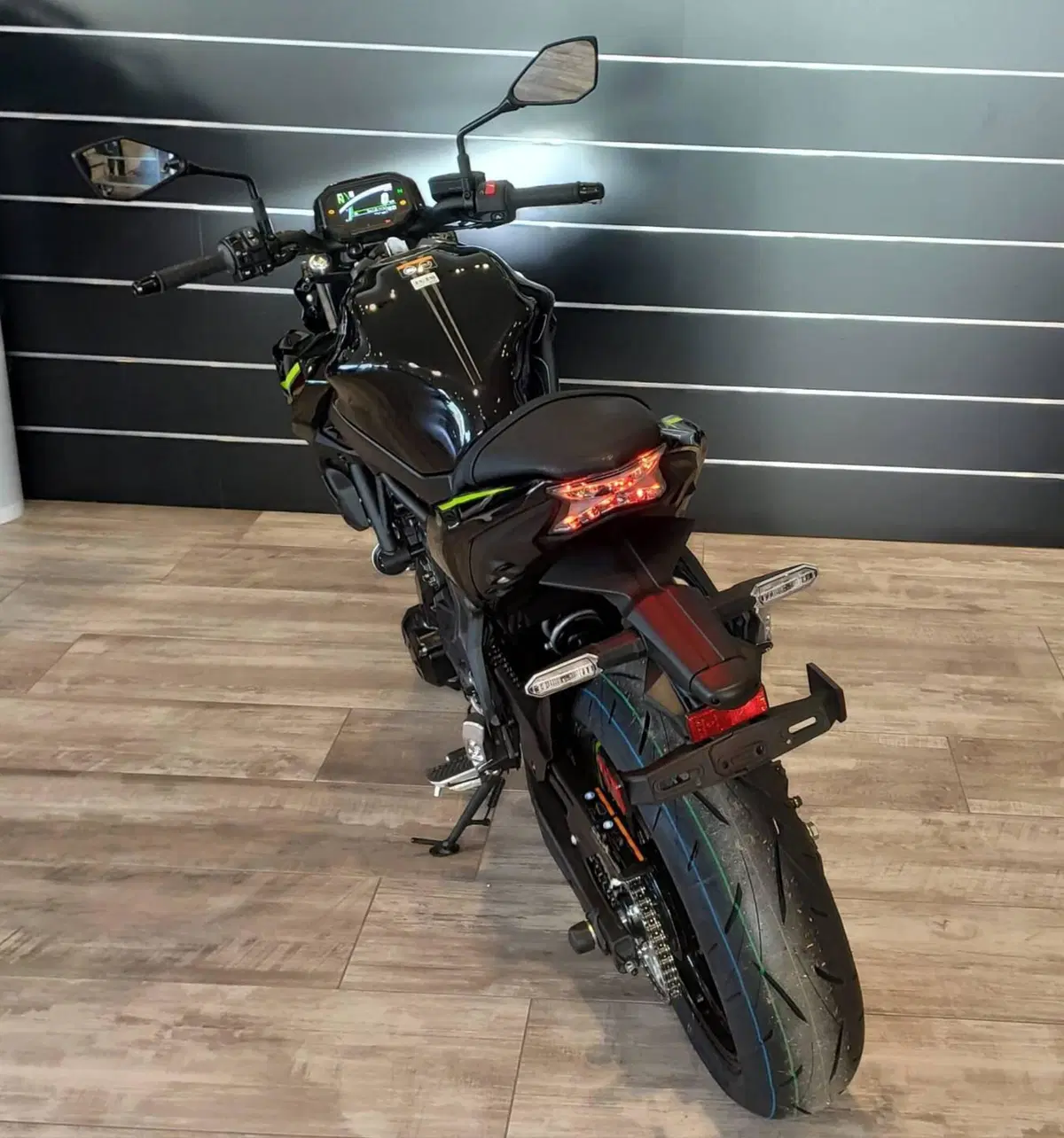Kawasaki Z 650 (2025 - 26) (6)