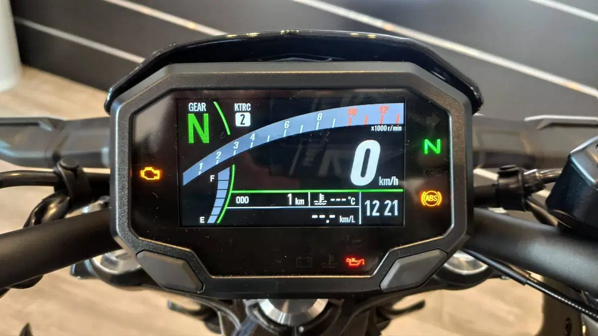 Kawasaki Z 650 (2025 - 26) (13)
