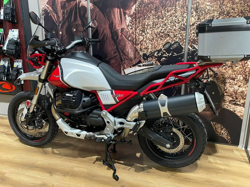 Moto Guzzi V85 TT Evocative Graphics (2019 - 20) (4)