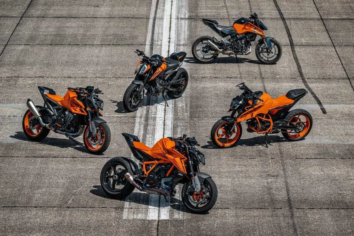 KTM DUKE 990 e DUKE 1390: THE BEAST : The Sniper and The Beast (25)