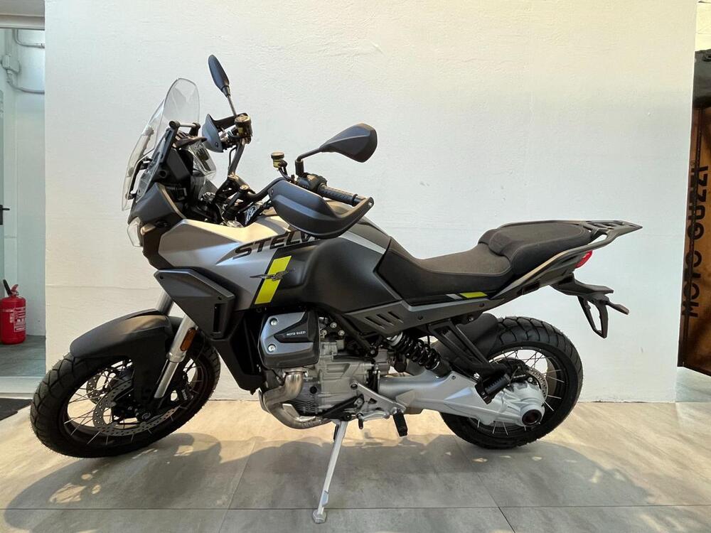 Moto Guzzi Stelvio (2024)