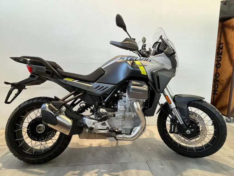 Moto Guzzi Stelvio (2024 - 26)