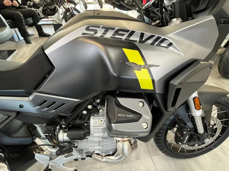 Moto Guzzi Stelvio (2024 - 26) (3)
