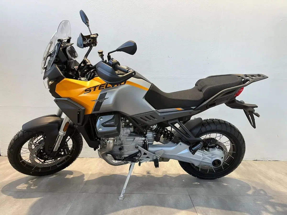 Moto Guzzi Stelvio (2024 - 26) (2)