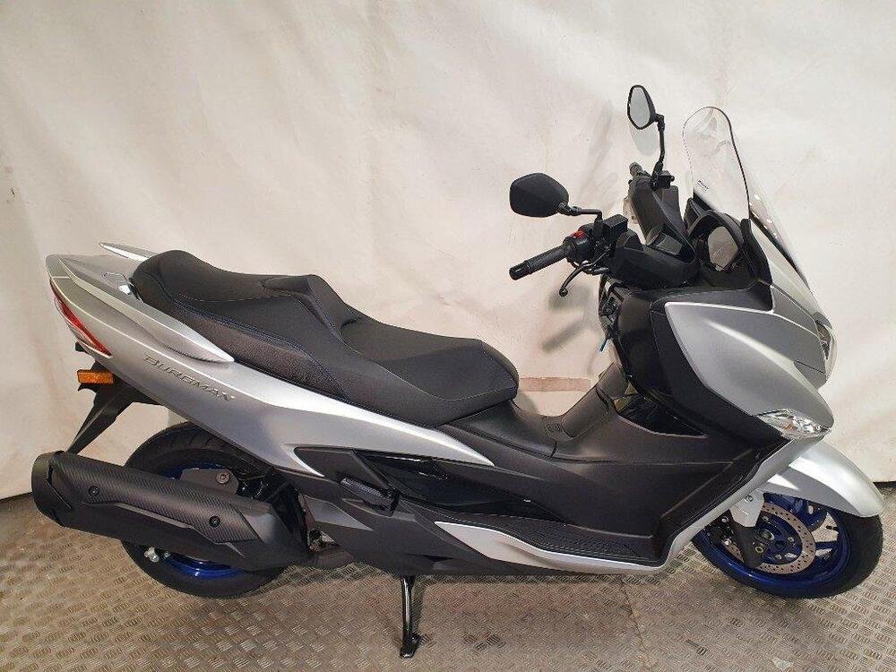 Suzuki Burgman 400 (2022 - 24) (3)