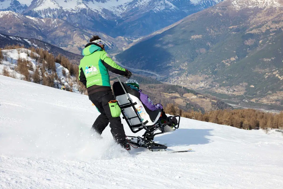 A Sauze d’Oulx con il progetto SciAbile, della Scuola di sci Sauze Project e BMW Italia (3)