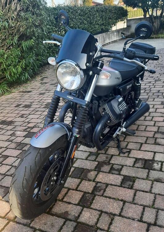 Moto Guzzi V9 Bobber (2016 - 18)