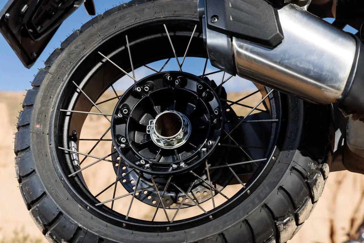 Moto Guzzi Stelvio TEST [VIDEO & GALLERY] (9)