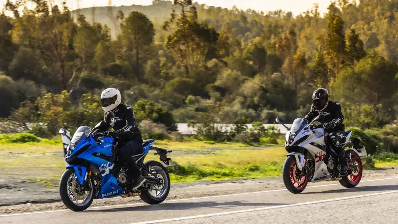La Suzuki GSX-8R arriva in concessionaria. Caratteristiche e prezzo