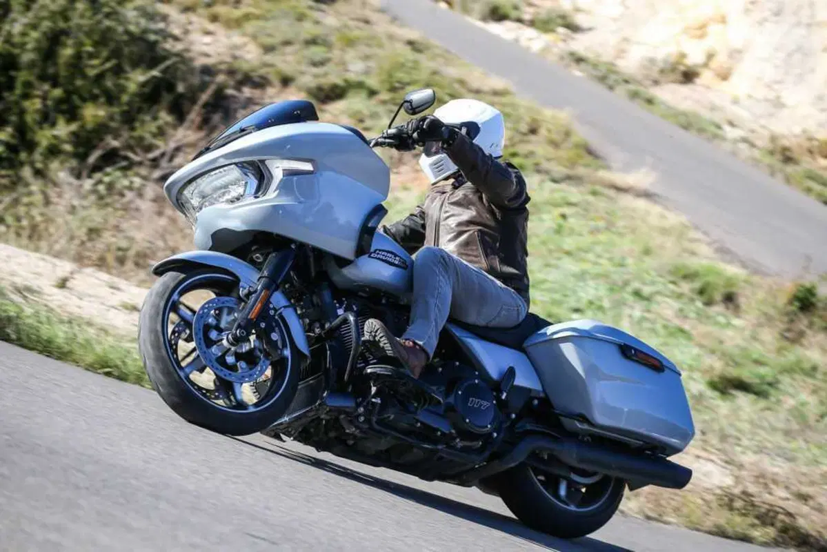 Harley-Davidson Street Glide e Road Glide 2024: abbiamo provato le tourer rivoluzionate! (7)