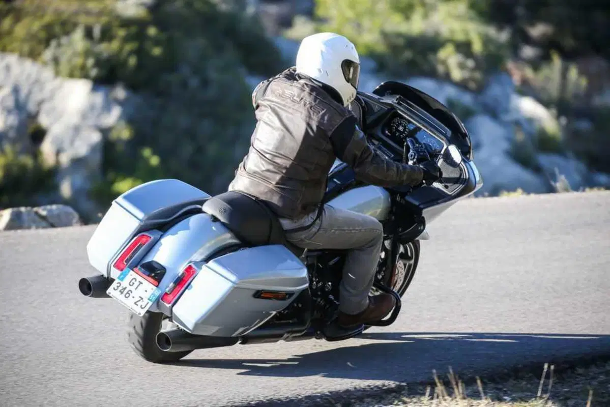 Harley-Davidson Street Glide e Road Glide 2024: abbiamo provato le tourer rivoluzionate! (10)