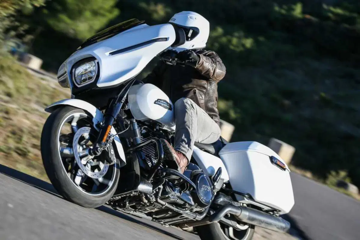 Harley-Davidson Street Glide e Road Glide 2024: abbiamo provato le tourer rivoluzionate! (13)