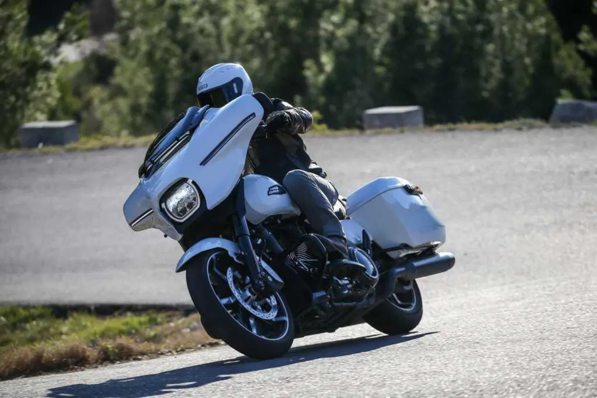 Harley-Davidson Street Glide e Road Glide 2024: abbiamo provato le tourer rivoluzionate! (17)