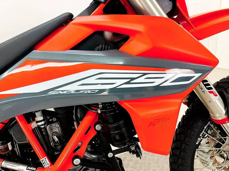 KTM 690 Enduro R (2022 - 25) (9)