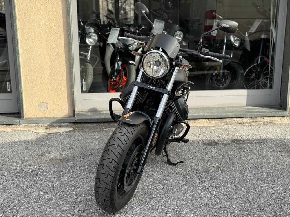 Moto Guzzi V9 Bobber (2016 - 18) (3)