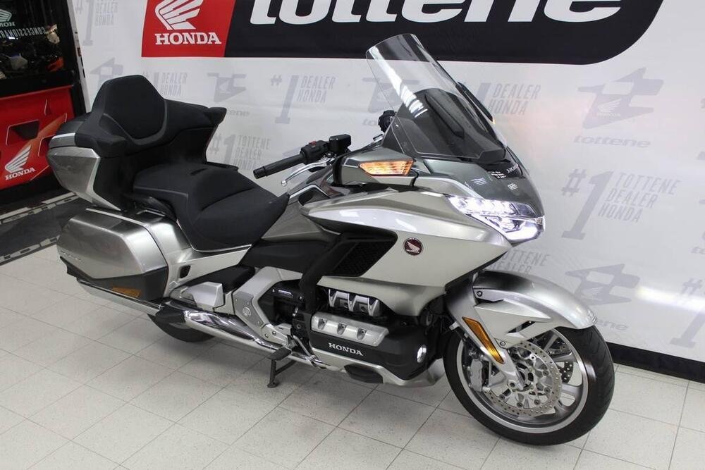Honda GL 1800 Gold Wing Tour DCT & Airbag (2022 - 24) (3)