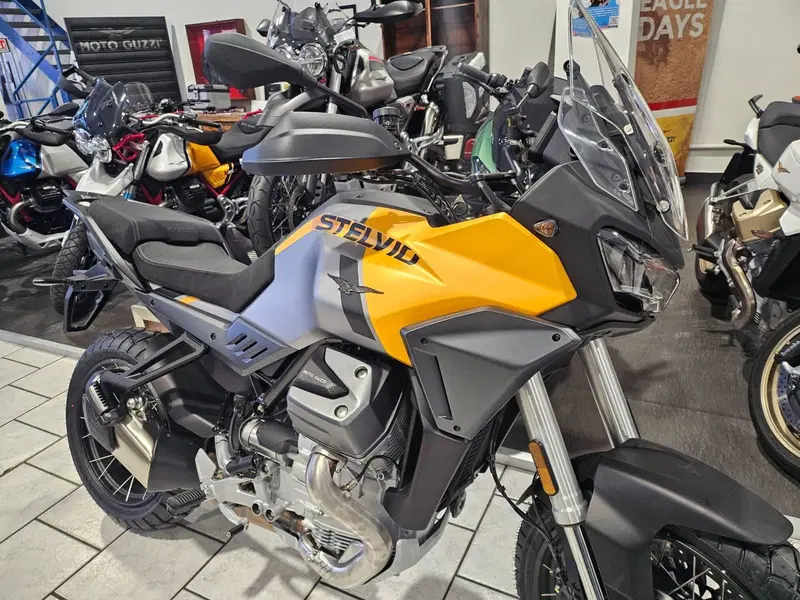 Moto Guzzi Stelvio (2024 - 26) (3)