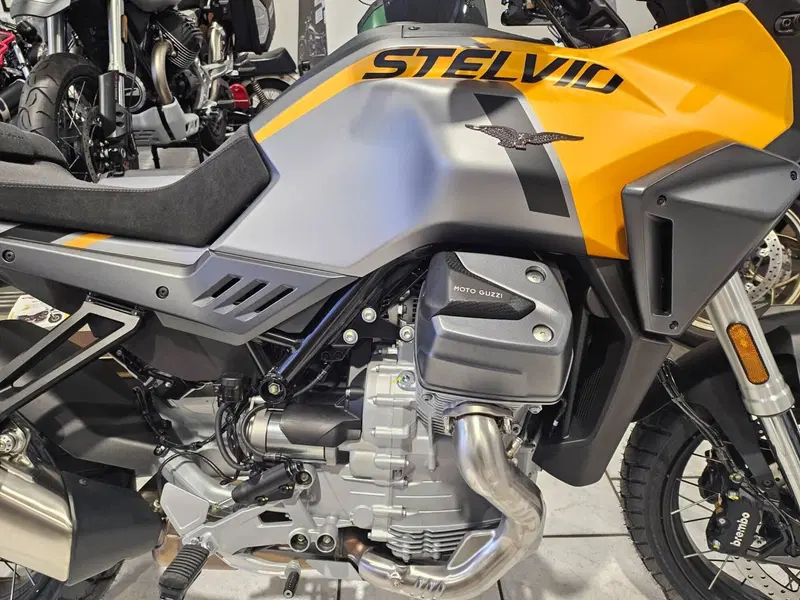Moto Guzzi Stelvio (2024 - 26) (4)