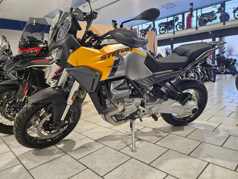 Moto Guzzi Stelvio (2024 - 26) (5)