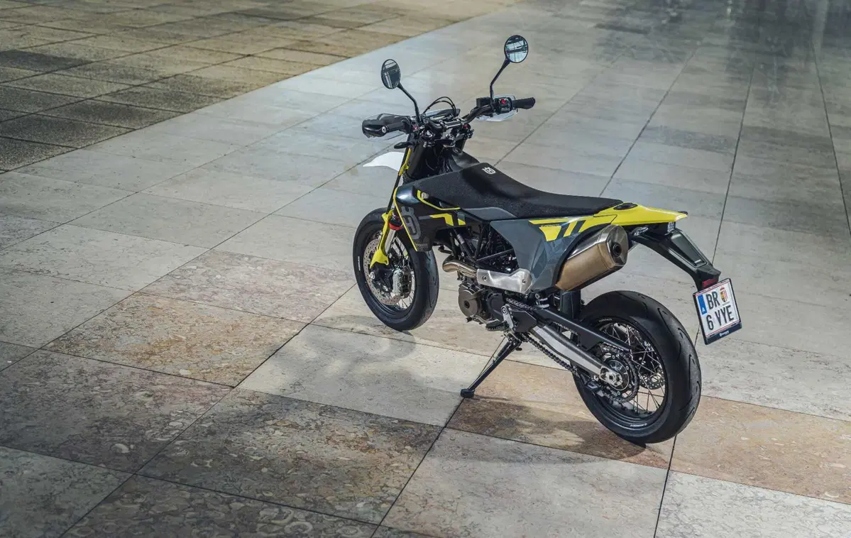 Husqvarna 701 Supermoto: divertimento senza interessi (7)