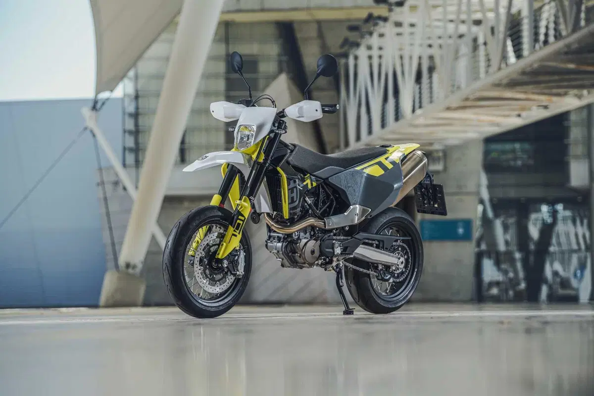 Husqvarna 701 Supermoto: divertimento senza interessi (8)