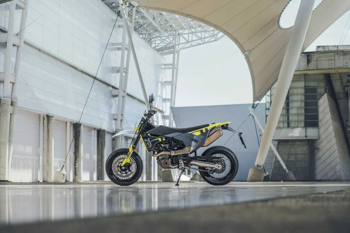 Husqvarna 701 Supermoto: divertimento senza interessi (9)