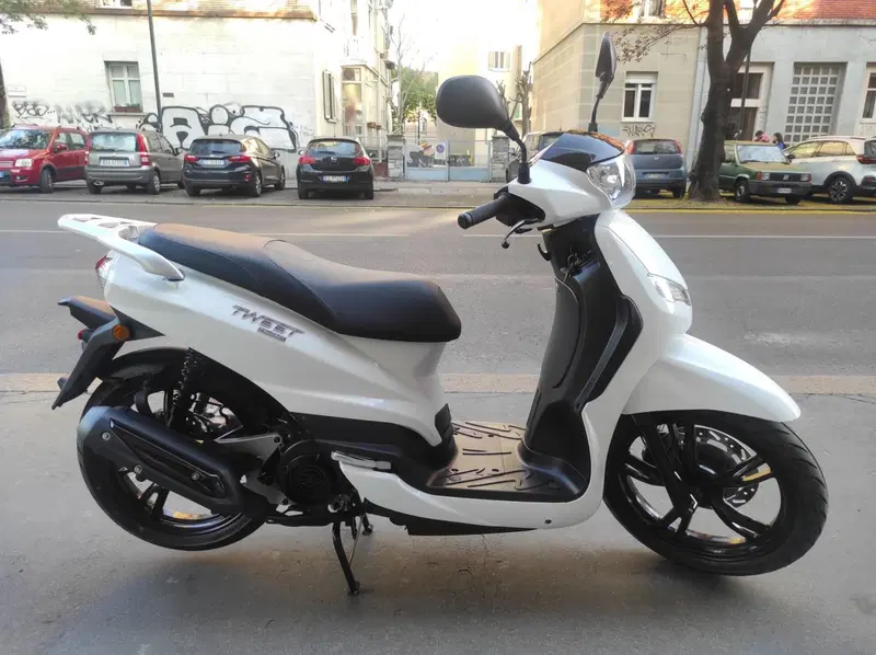 Peugeot Tweet 200 Active (2021 - 25) (2)