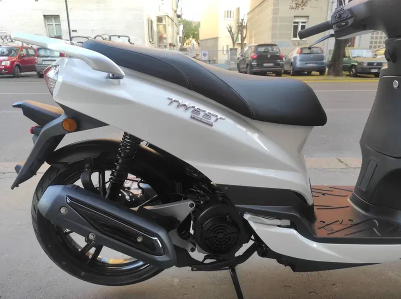 Peugeot Tweet 125i Active (2021 - 25) (8)