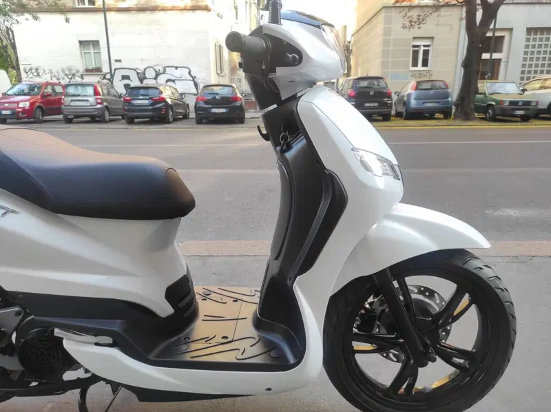 Peugeot Tweet 125i Active (2021 - 25) (7)
