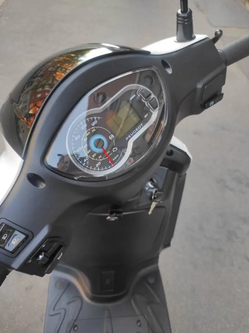 Peugeot Tweet 125i Active (2021 - 25) (16)
