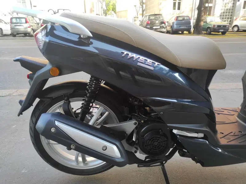 Peugeot Tweet 125i Active (2021 - 25) (15)
