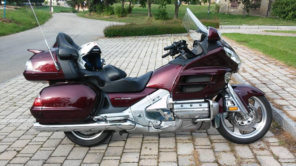 Honda GL 1800 Gold Wing (2006) (2)