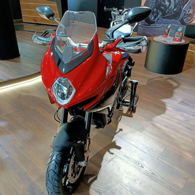 MV Agusta Turismo Veloce 800 (2020) (2)