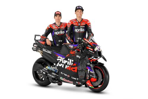 MotoGP 2024. Ecco le nuove livree dell'Aprilia RS-GP 24: ci sono delle differenze! [GALLERY e VIDEO] (2)