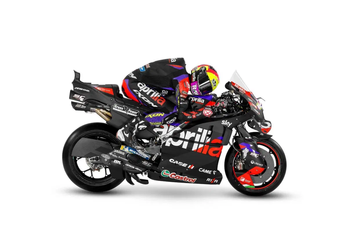 MotoGP 2024. Ecco le nuove livree dell'Aprilia RS-GP 24: ci sono delle differenze! [GALLERY e VIDEO] (4)