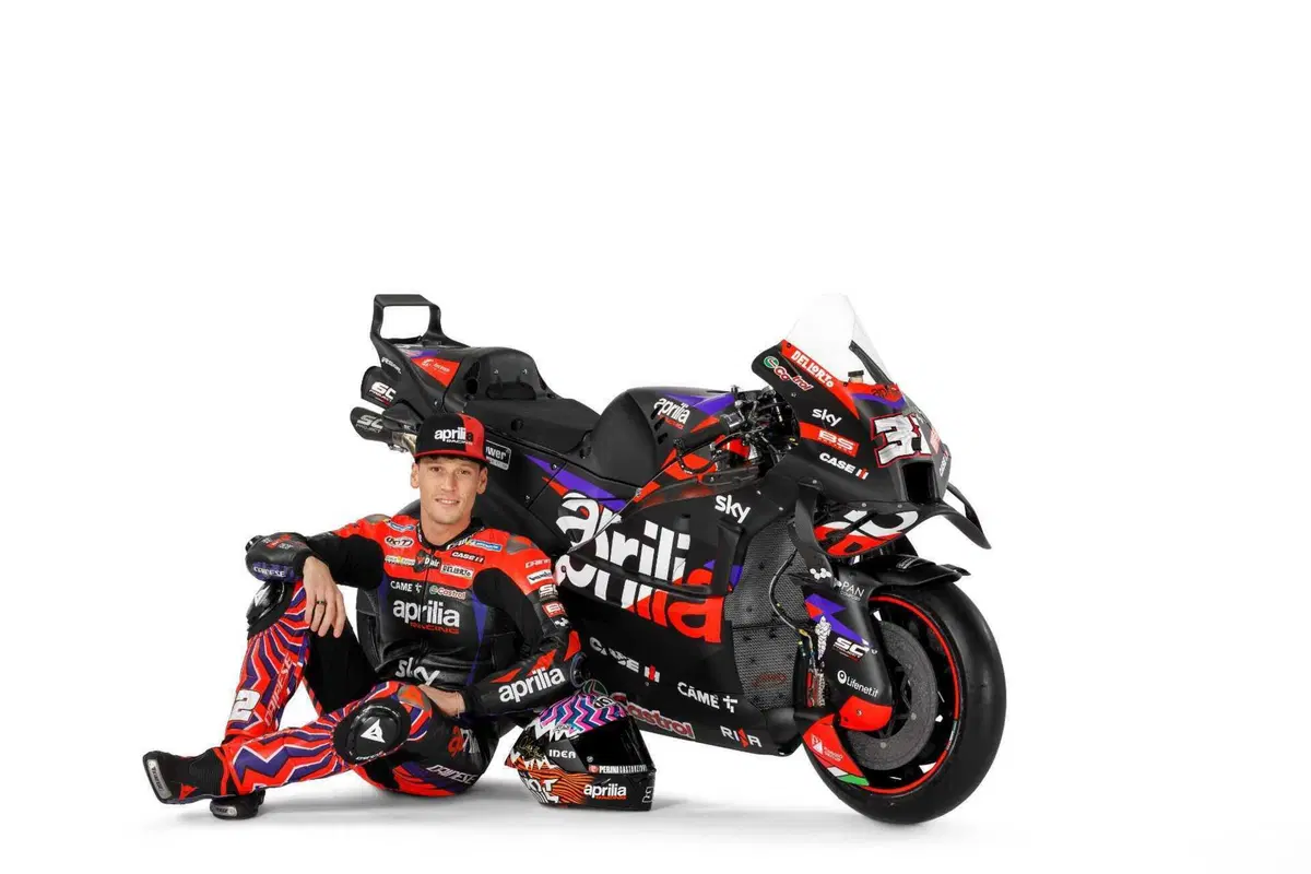 MotoGP 2024. Ecco le nuove livree dell'Aprilia RS-GP 24: ci sono delle differenze! [GALLERY e VIDEO] (11)