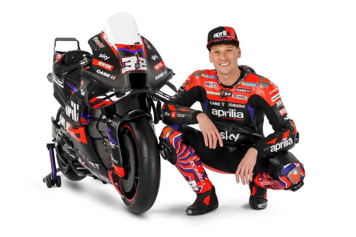 MotoGP 2024. Ecco le nuove livree dell'Aprilia RS-GP 24: ci sono delle differenze! [GALLERY e VIDEO] (12)