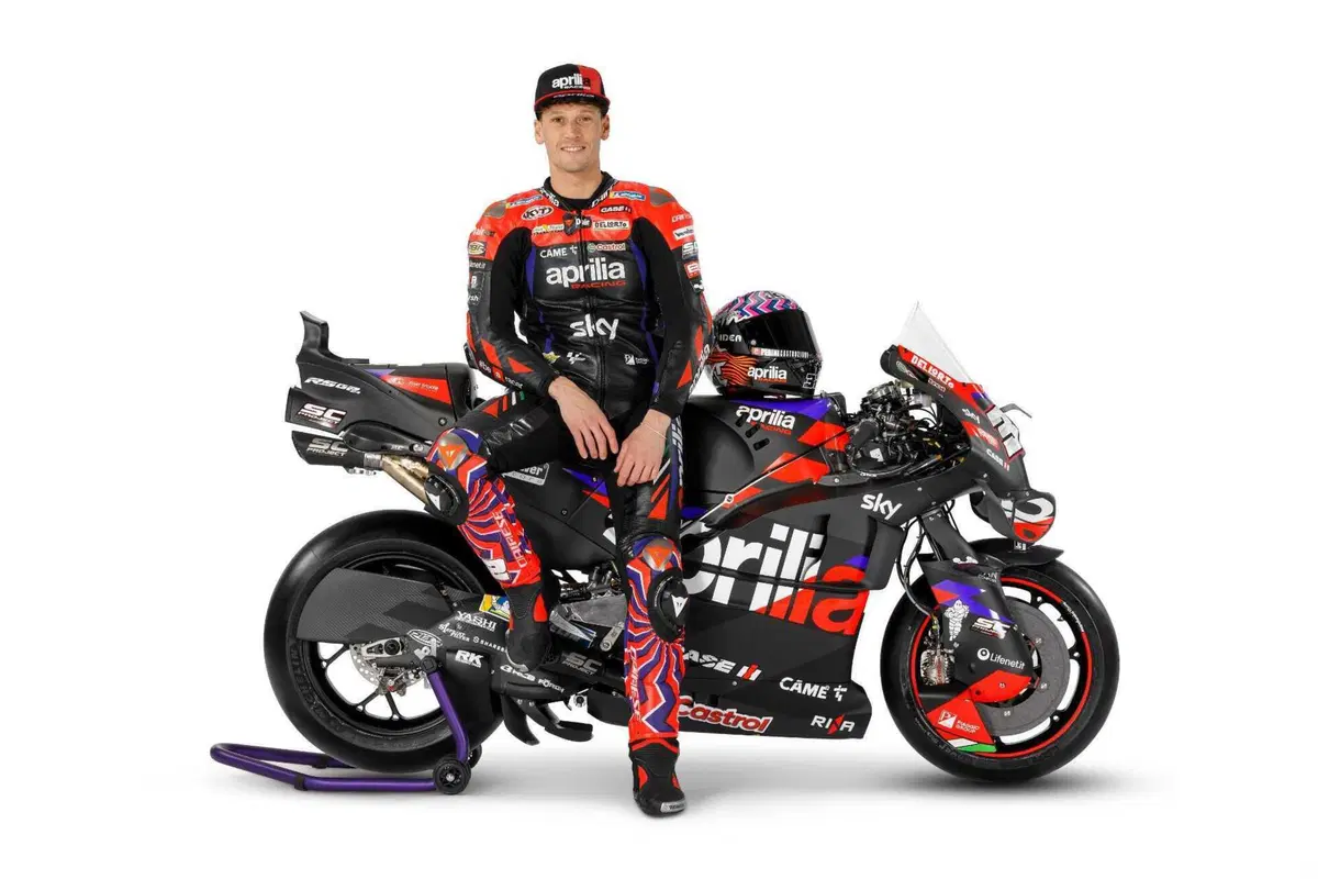 MotoGP 2024. Ecco le nuove livree dell'Aprilia RS-GP 24: ci sono delle differenze! [GALLERY e VIDEO] (13)