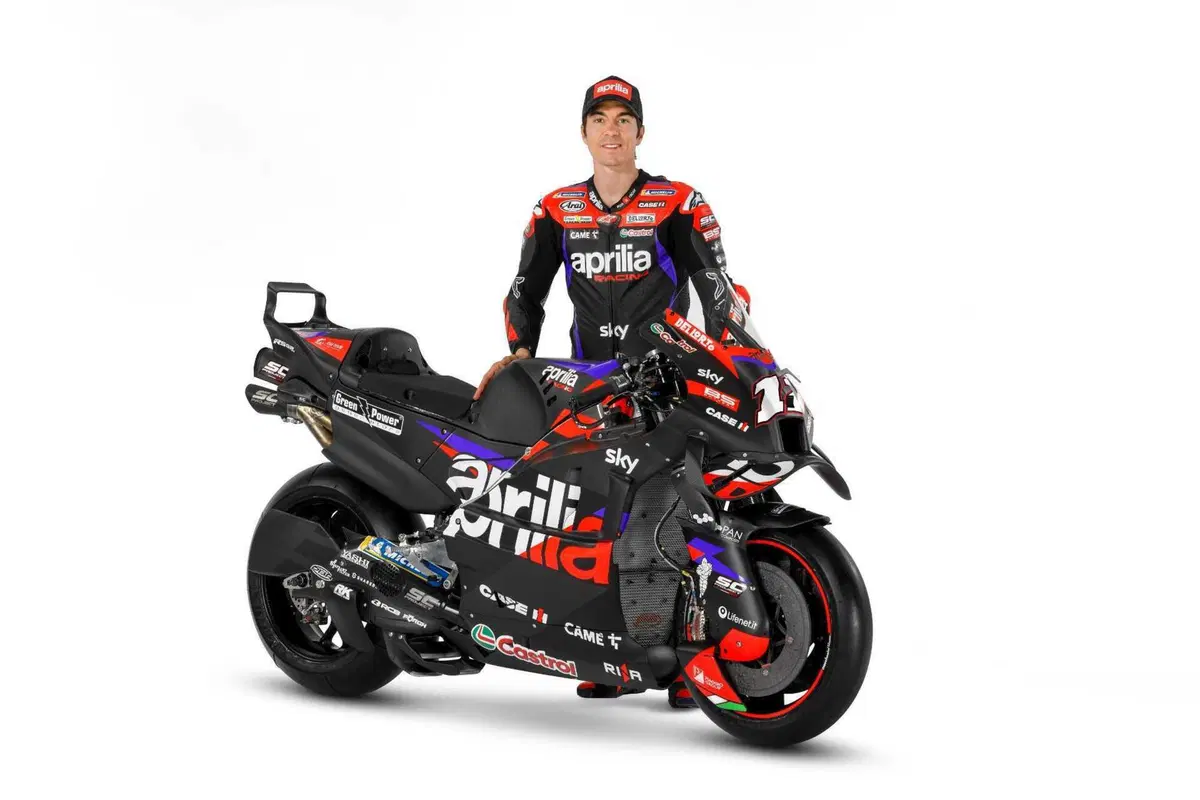 MotoGP 2024. Ecco le nuove livree dell'Aprilia RS-GP 24: ci sono delle differenze! [GALLERY e VIDEO] (14)
