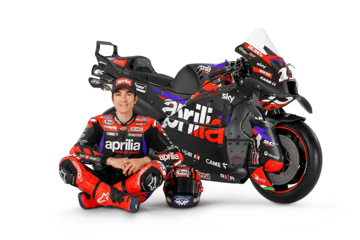 MotoGP 2024. Ecco le nuove livree dell'Aprilia RS-GP 24: ci sono delle differenze! [GALLERY e VIDEO] (15)