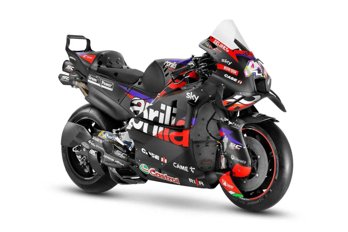 MotoGP 2024. Ecco le nuove livree dell'Aprilia RS-GP 24: ci sono delle differenze! [GALLERY e VIDEO] (25)