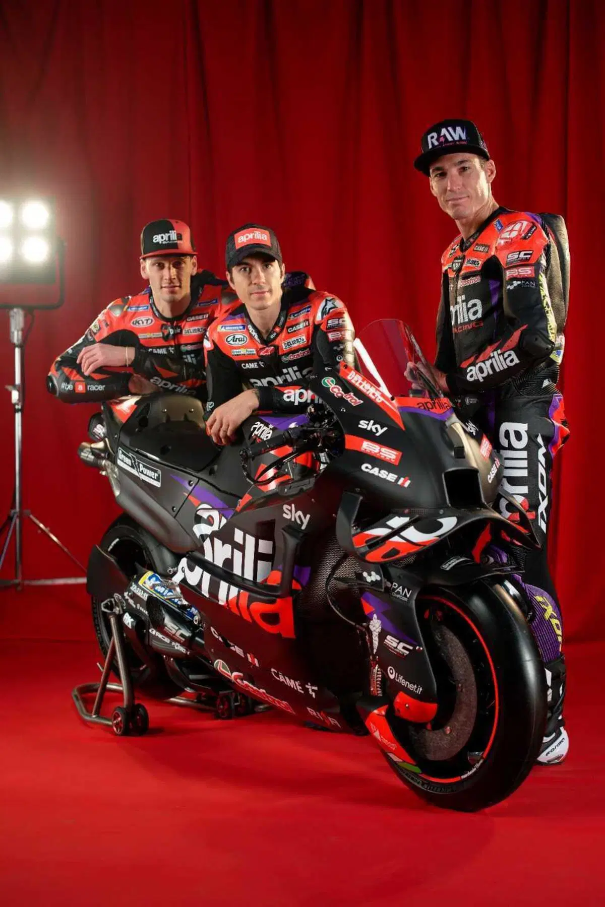MotoGP 2024. Ecco le nuove livree dell'Aprilia RS-GP 24: ci sono delle differenze! [GALLERY e VIDEO] (30)