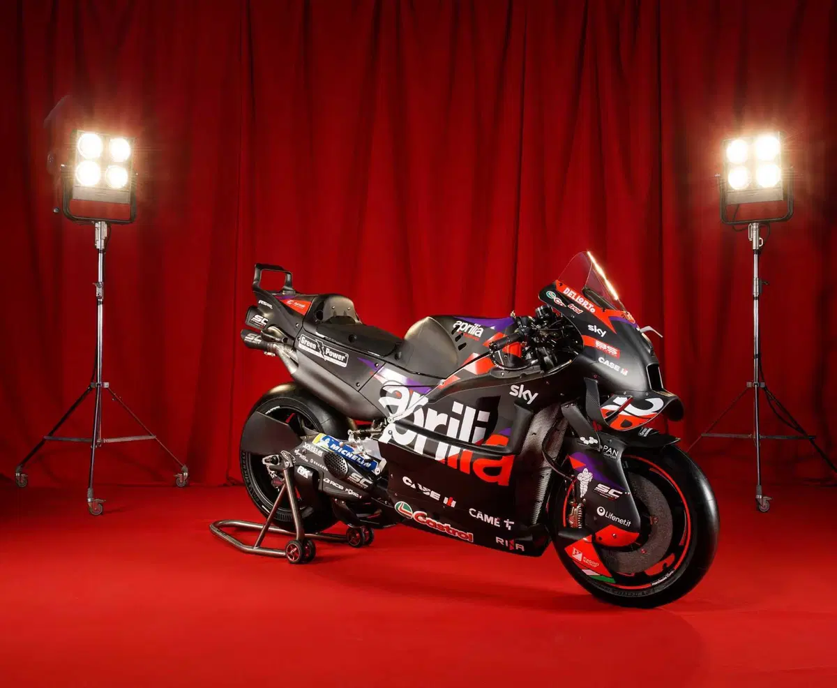 MotoGP 2024. Ecco le nuove livree dell'Aprilia RS-GP 24: ci sono delle differenze! [GALLERY e VIDEO] (33)