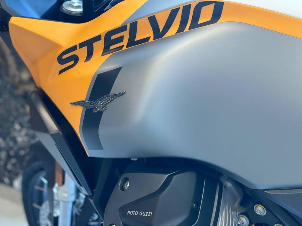 Moto Guzzi Stelvio (2024) (2)