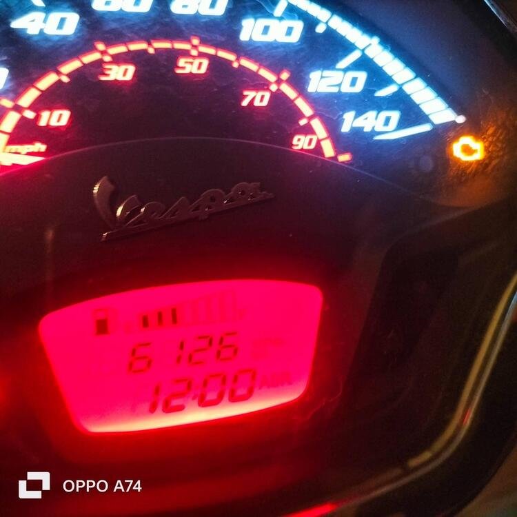 Vespa GTS 300 Hpe (2019) (4)
