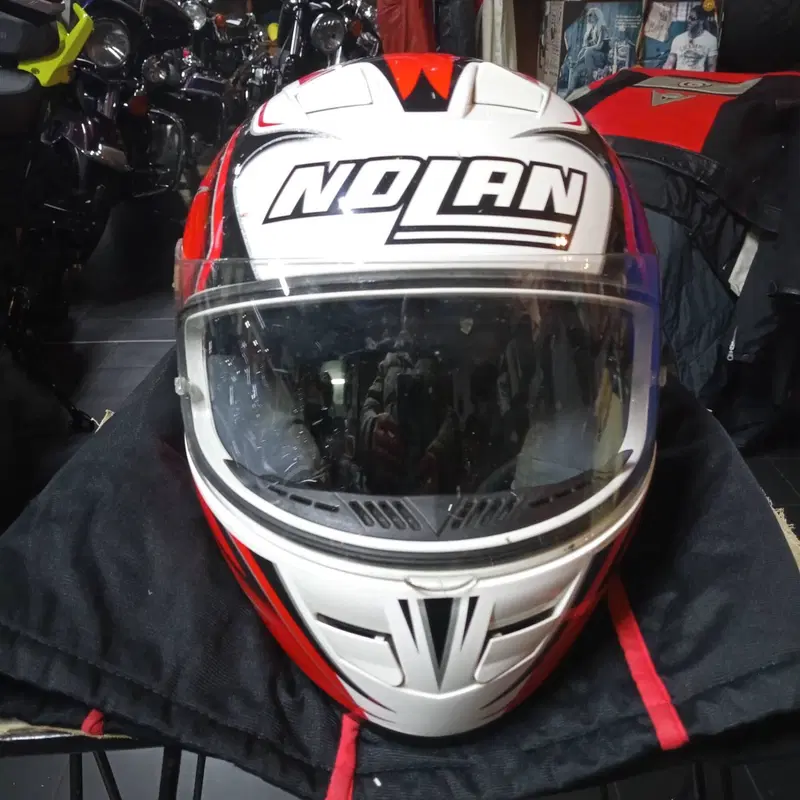 Casco Nolan (4)