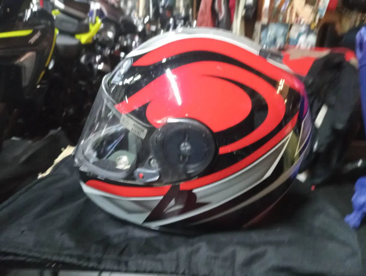 Casco Nolan (4)