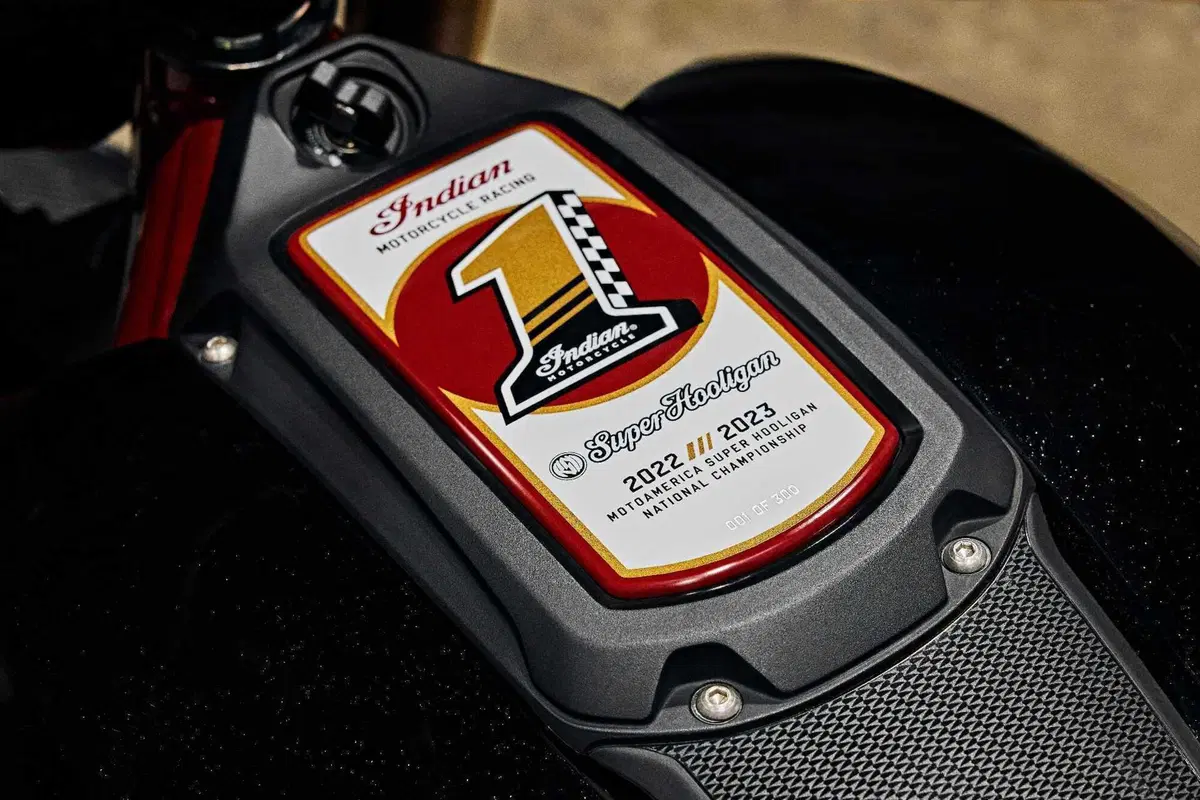 Indian e Roland Sands per una FTR "Hoolingan" che cita il MotoAmerica (3)